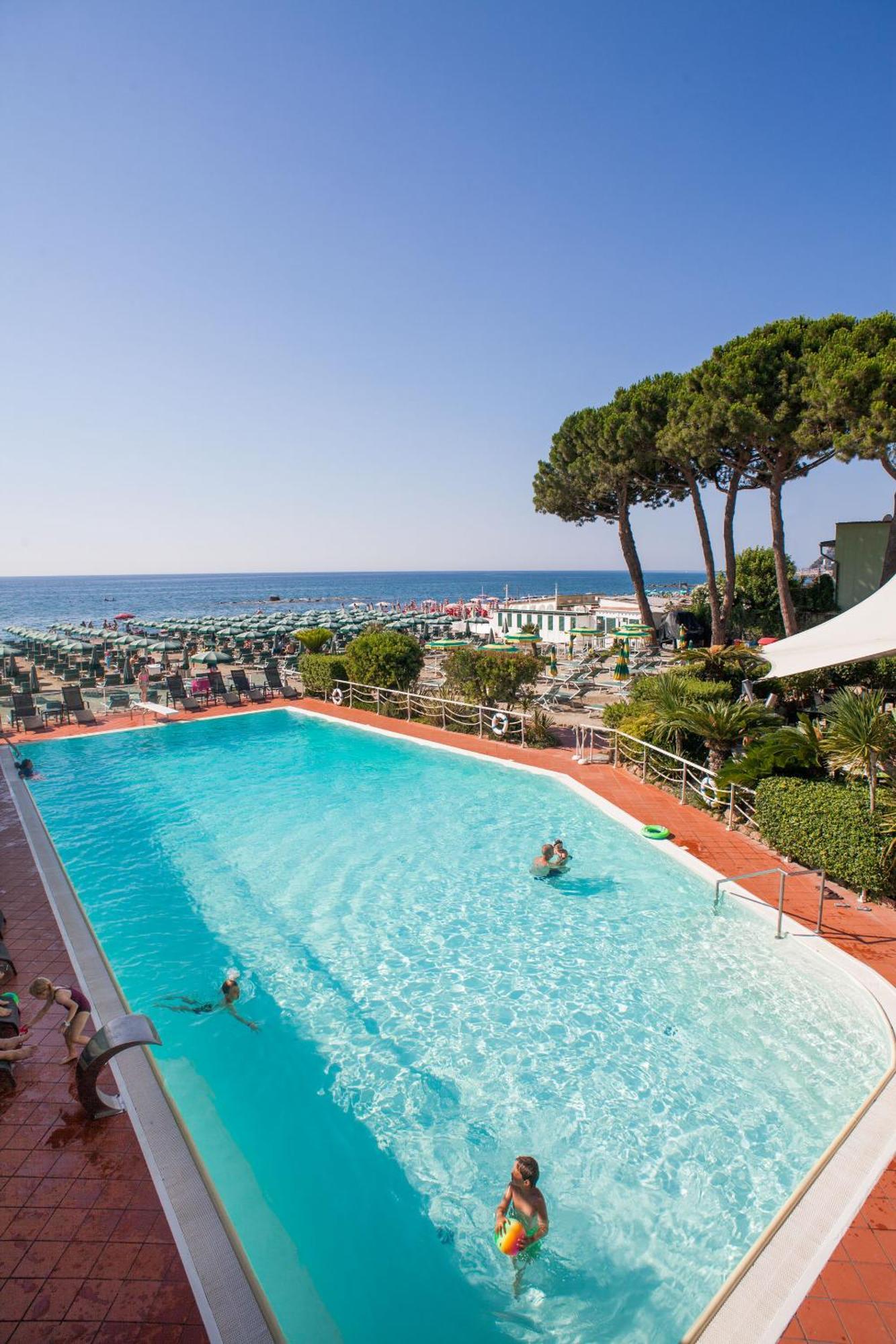 Hotel Gabriella دْيانو مارينا المظهر الخارجي الصورة