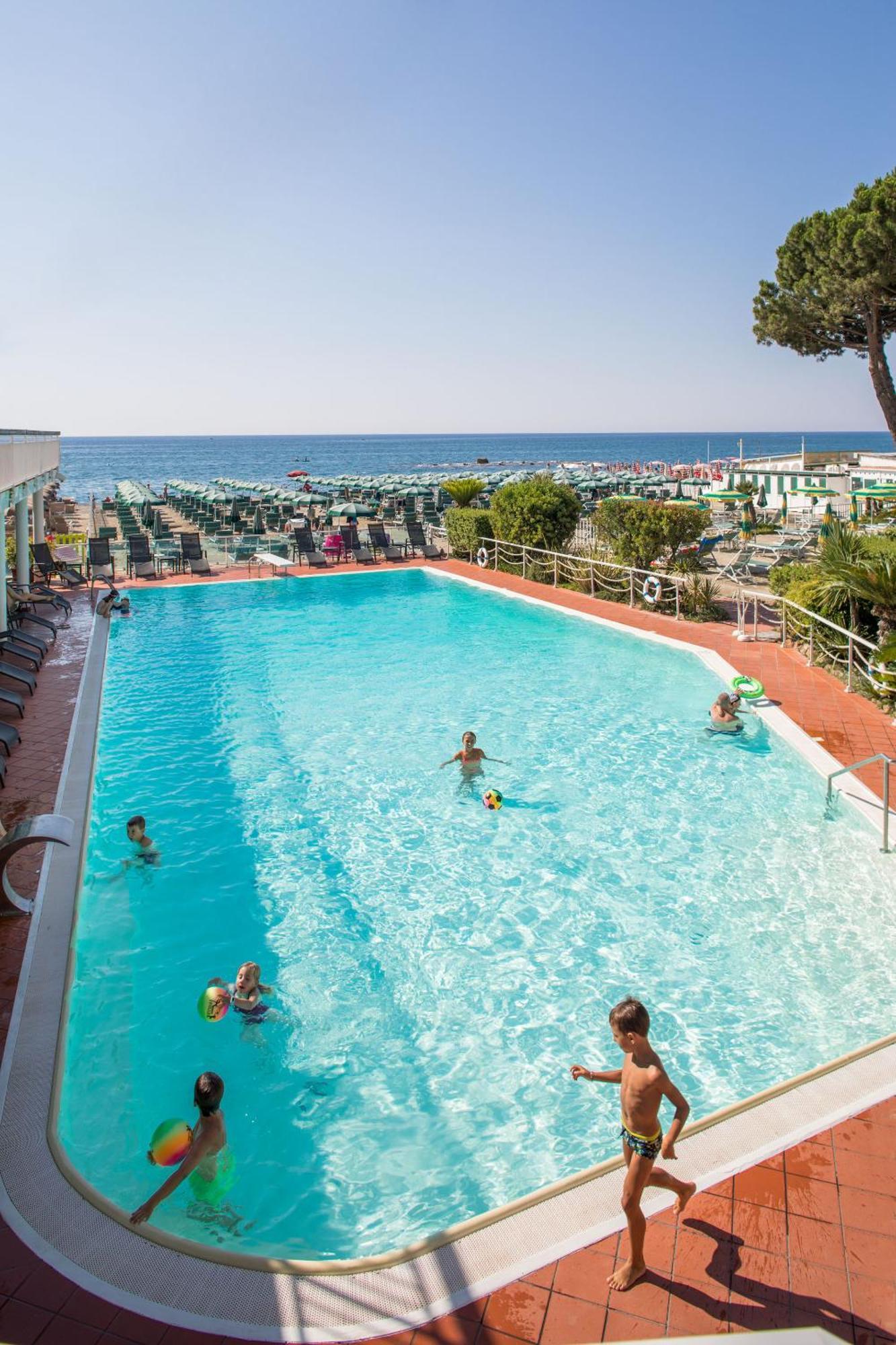 Hotel Gabriella دْيانو مارينا المظهر الخارجي الصورة