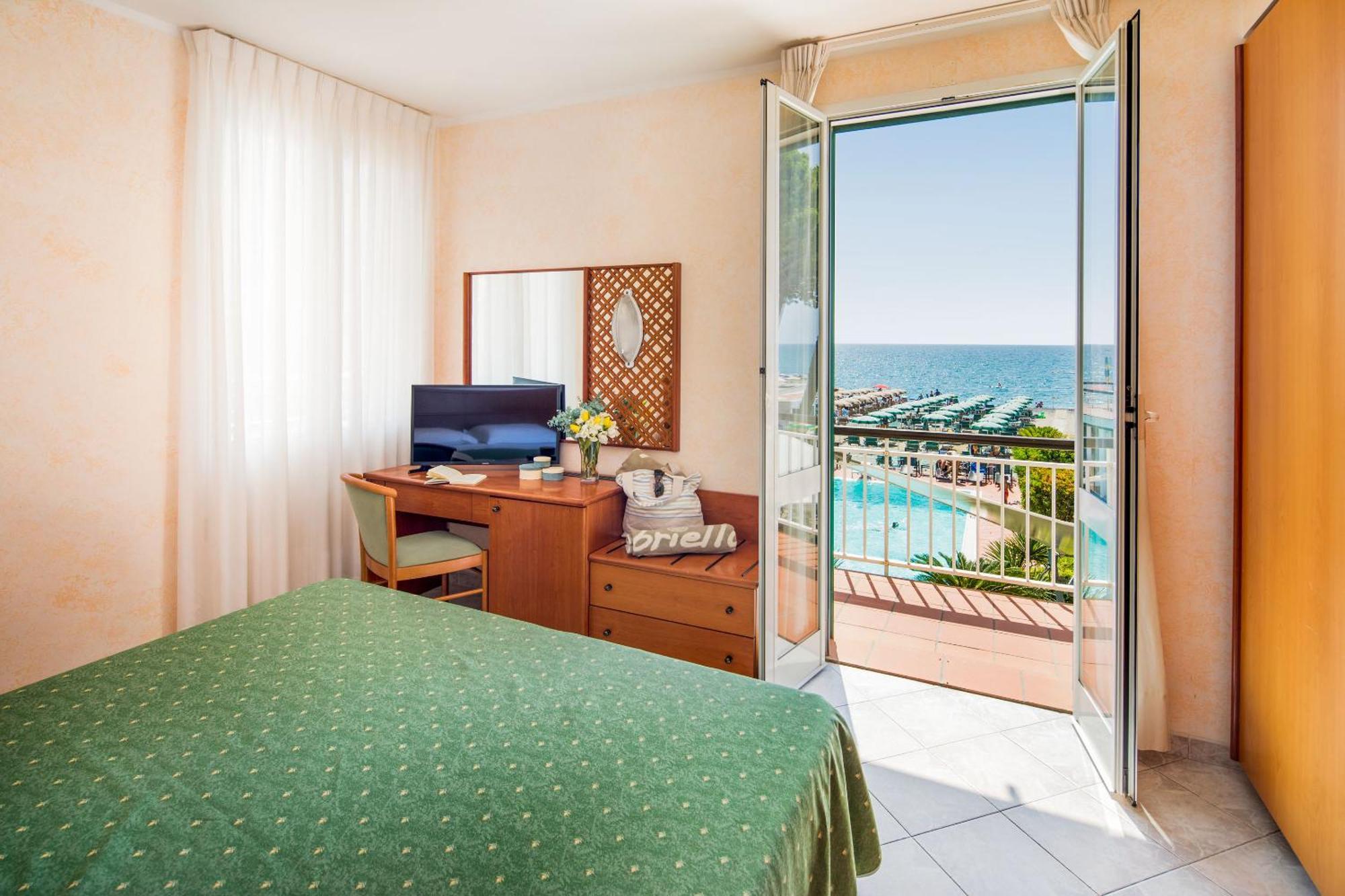 Hotel Gabriella دْيانو مارينا المظهر الخارجي الصورة