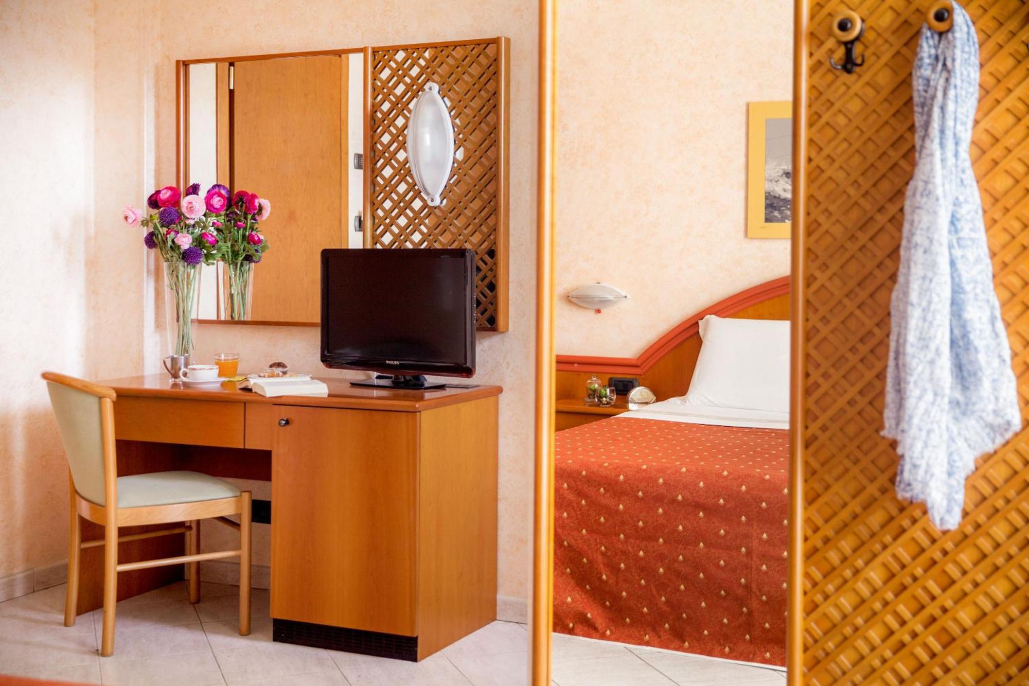 Hotel Gabriella دْيانو مارينا المظهر الخارجي الصورة