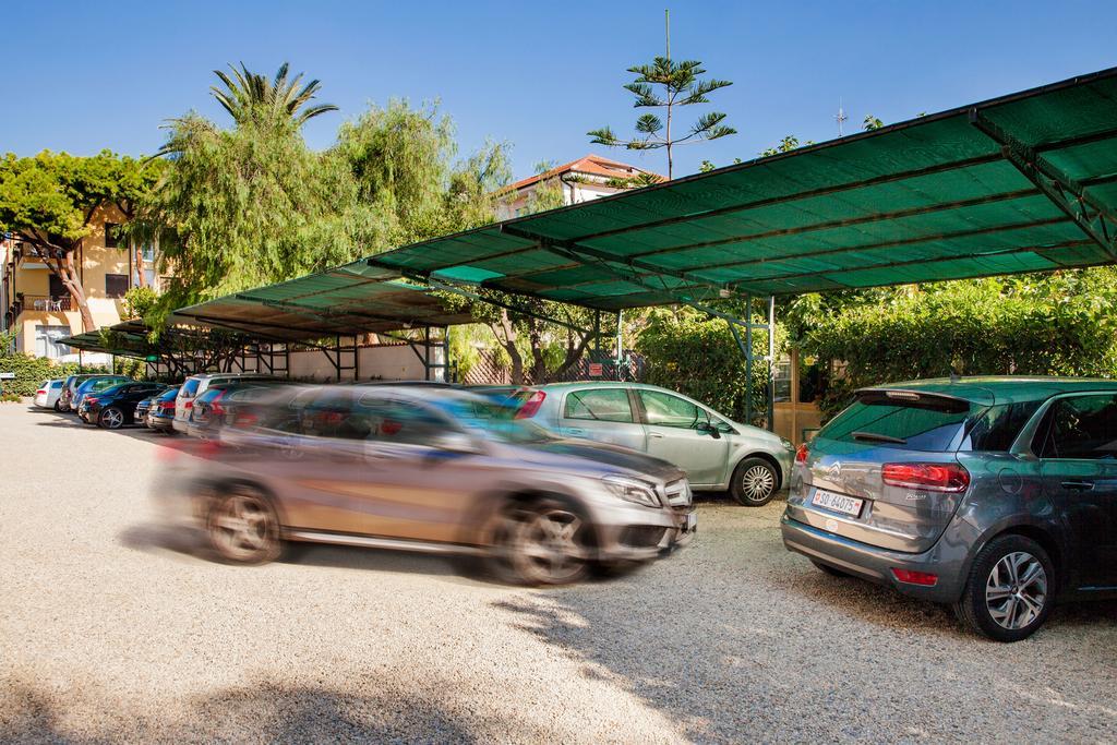 Hotel Gabriella دْيانو مارينا المظهر الخارجي الصورة