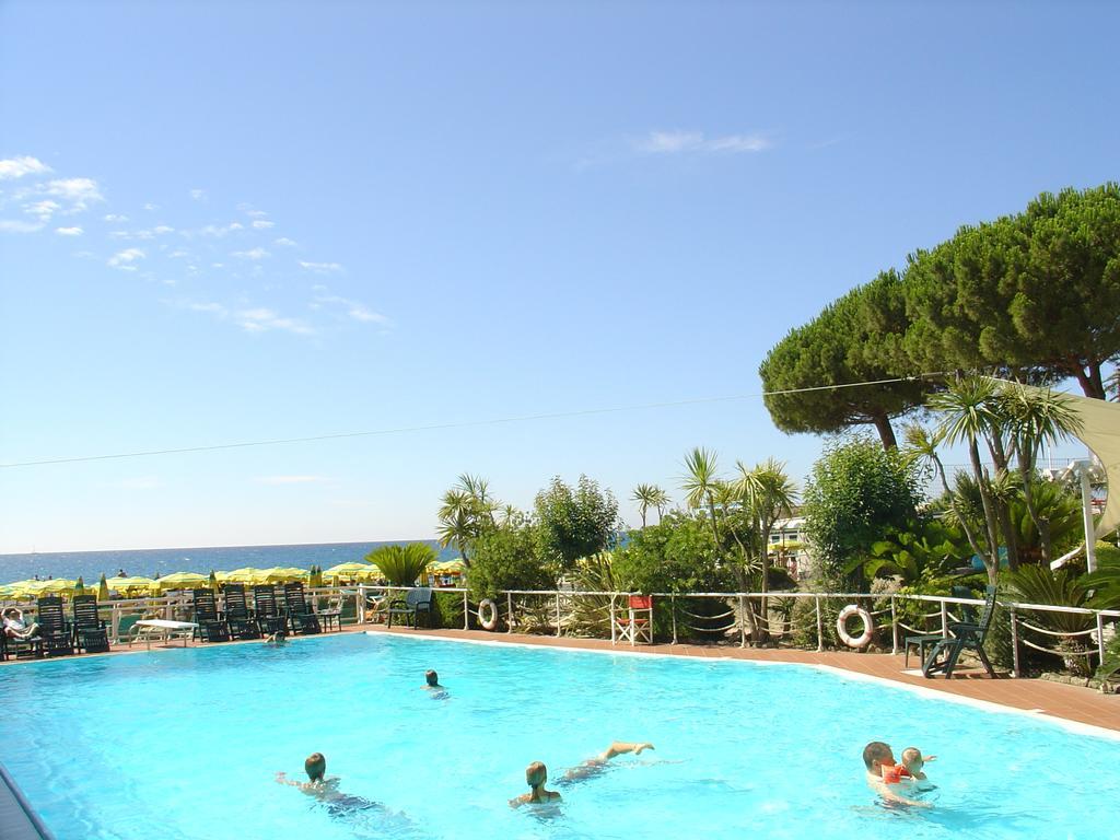 Hotel Gabriella دْيانو مارينا المظهر الخارجي الصورة